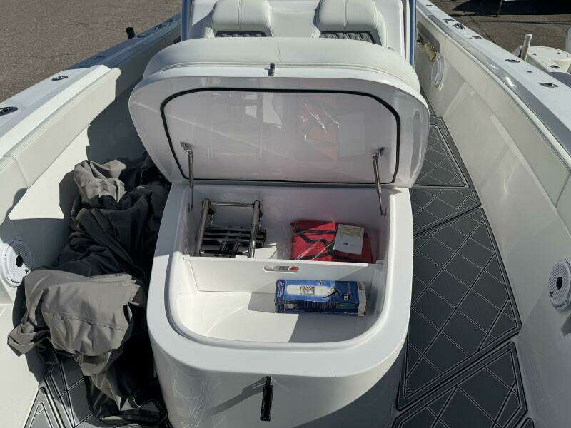 2023 Front Runner 36 CC