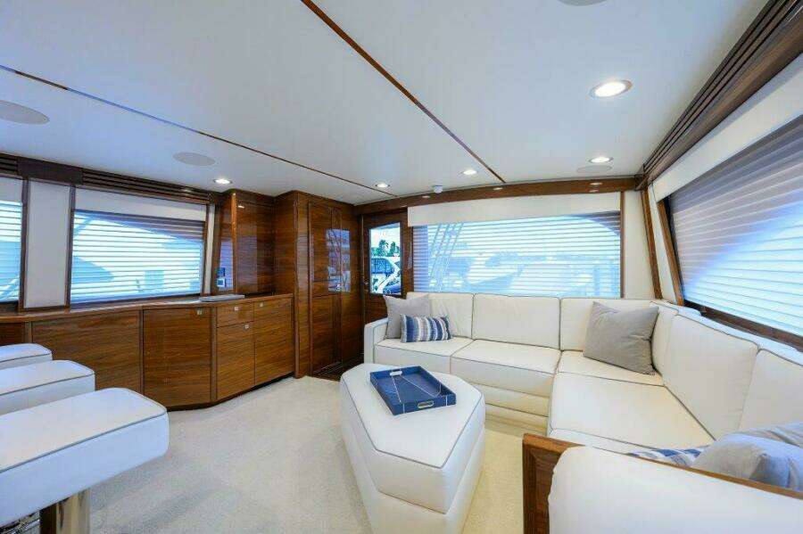 Viking 68 Twin Reels - Salon