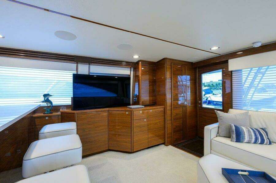 Viking 68 Twin Reels - Salon