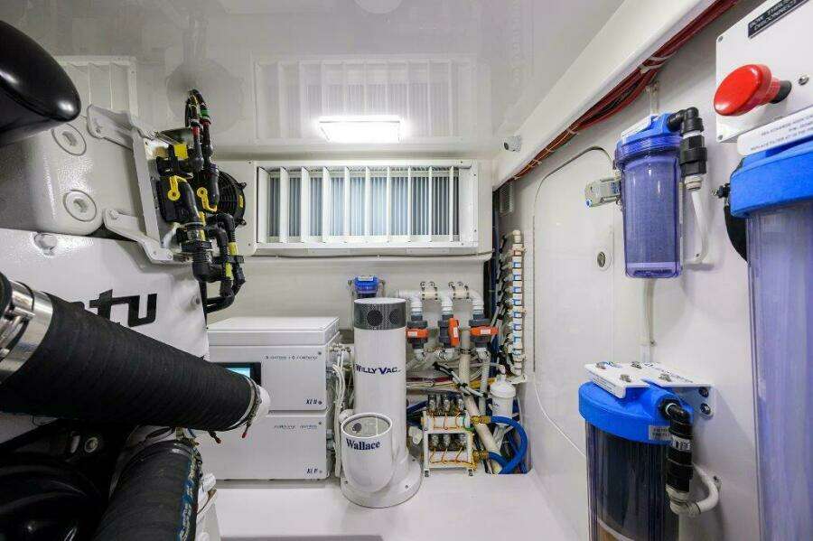 Viking 68 Twin Reels - Engine Room