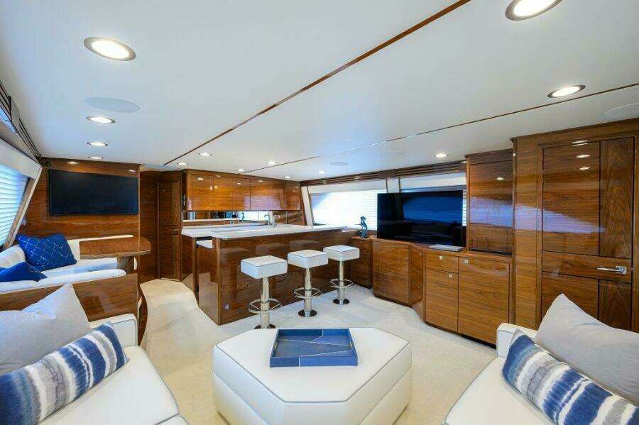 Viking 68 Twin Reels - Salon