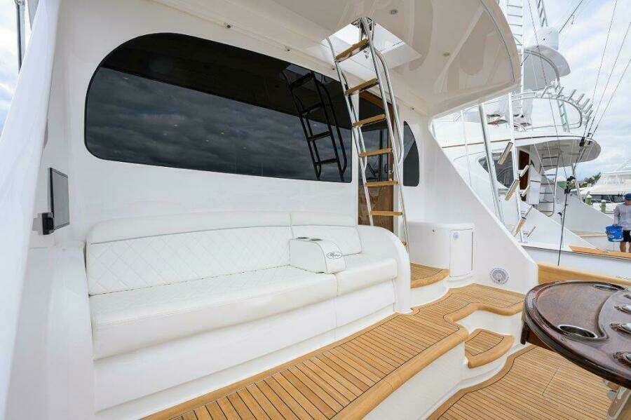 Viking 68 Twin Reels - Cockpit