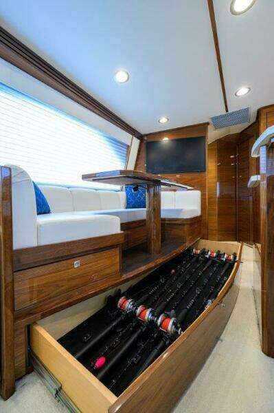 Viking 68 Twin Reels - Dinette