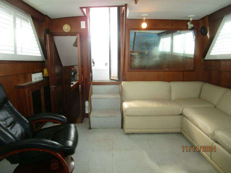 44' Viking salon aft