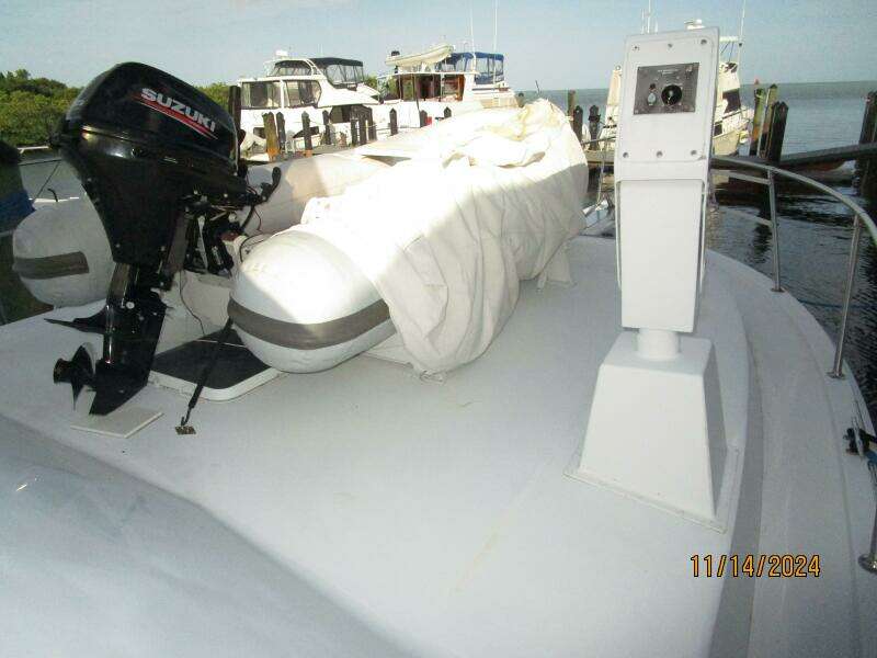 44' Viking foredeck2