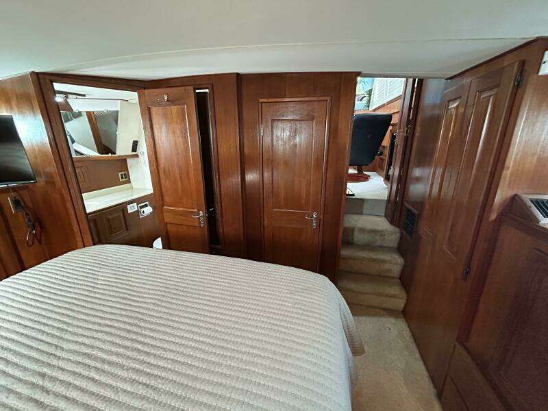 44' Viking master stateroom forward
