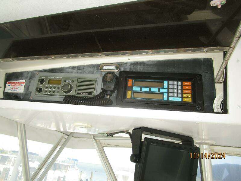 44' Viking flybridge overhead electronics2