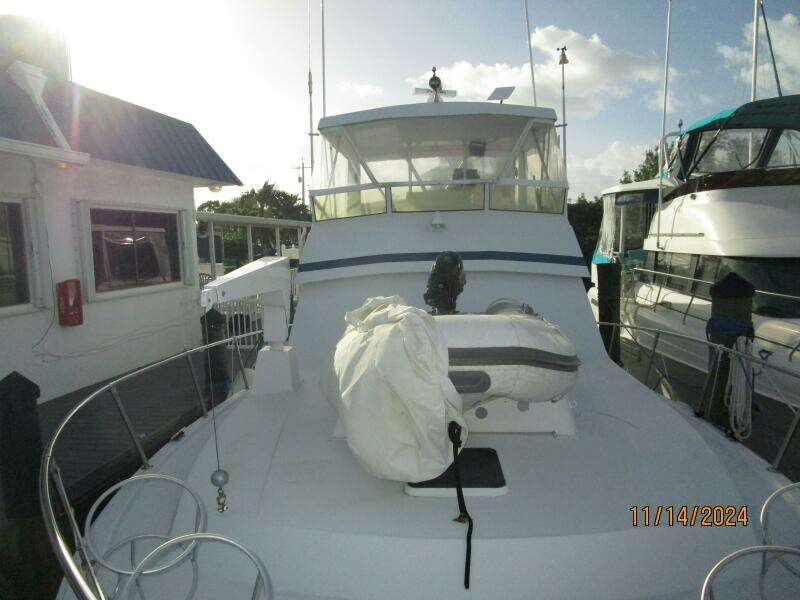 44' Viking foredeck aft