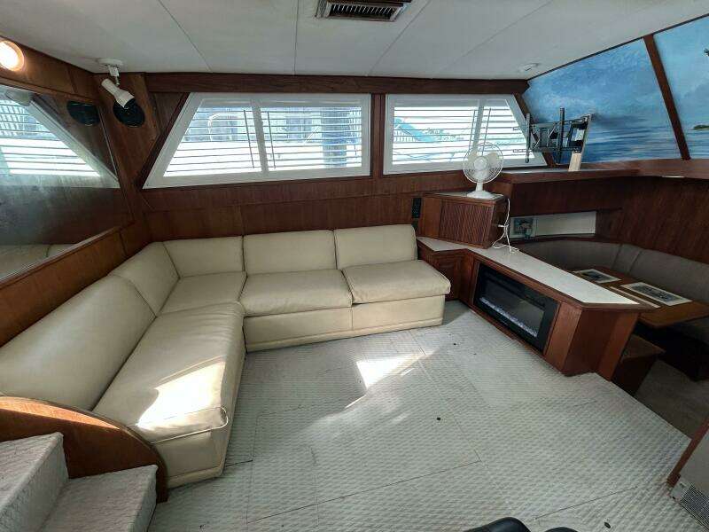 44' Viking salon port
