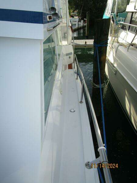 44' Viking port side deck