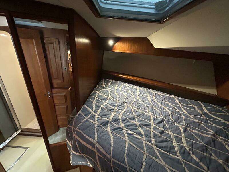 44' Viking guest stateroom port