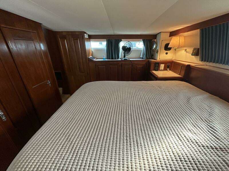 44' Viking master stateroom starboard