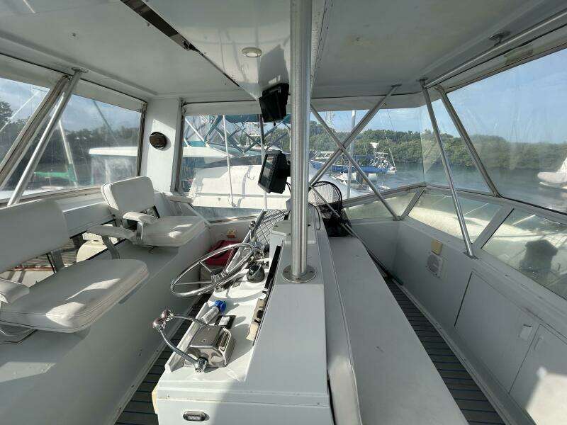 44' Viking flybridge port