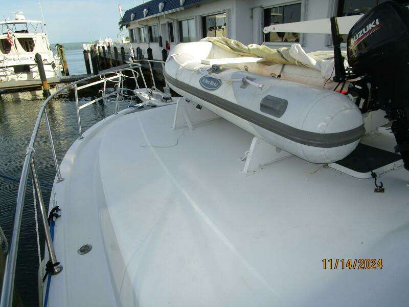 44' Viking foredeck1