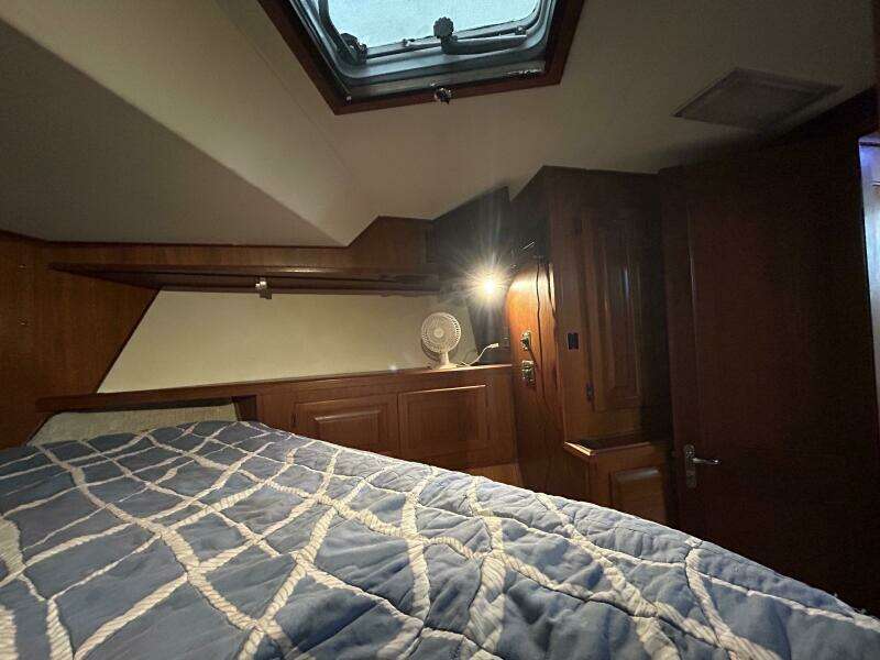 44' Viking guest stateroom starboard