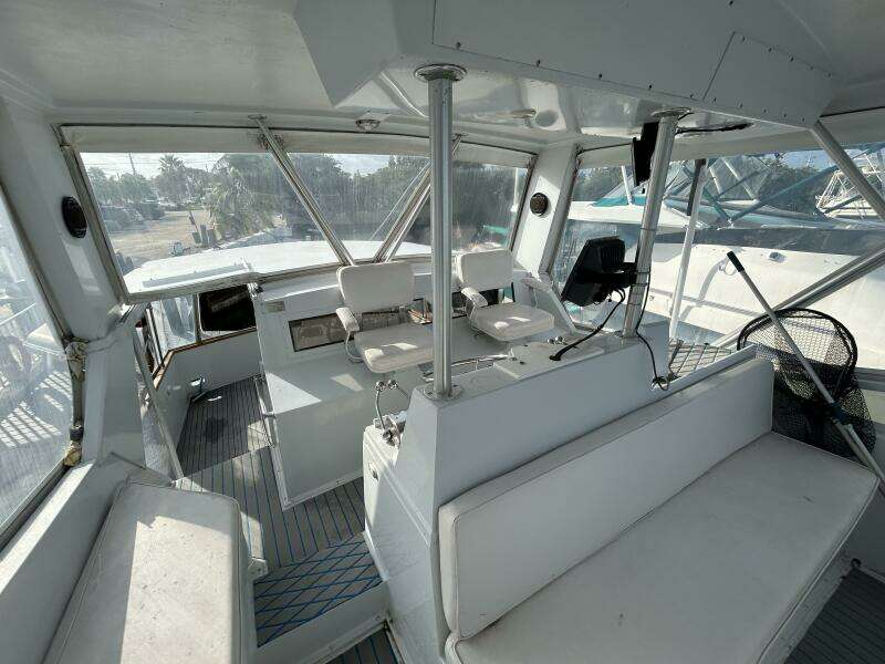 44' Viking flybridge aft