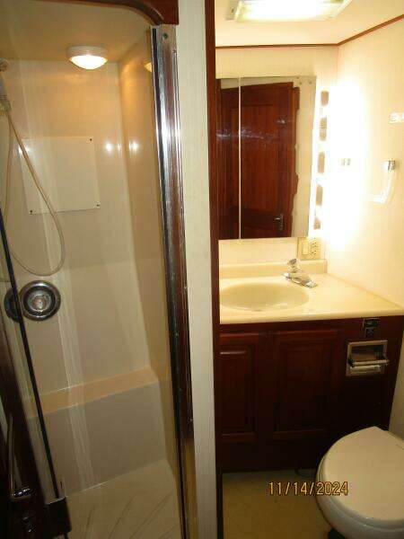 44' Viking guest stateroom head-shower