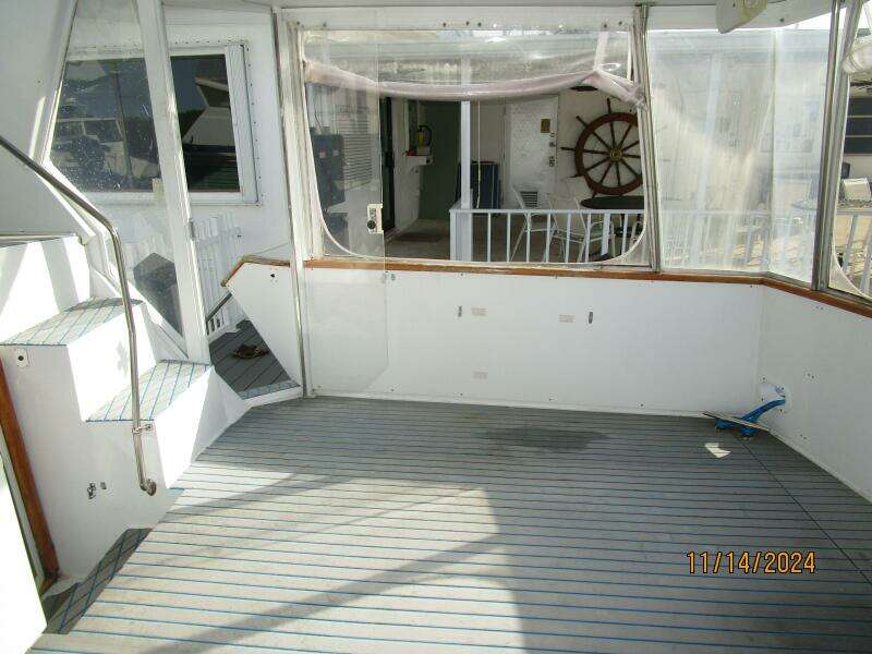 44' Viking aftdeck starboard