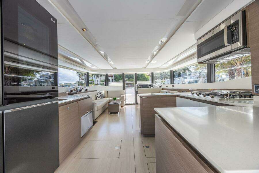 2024 Leopard 53 Powercat