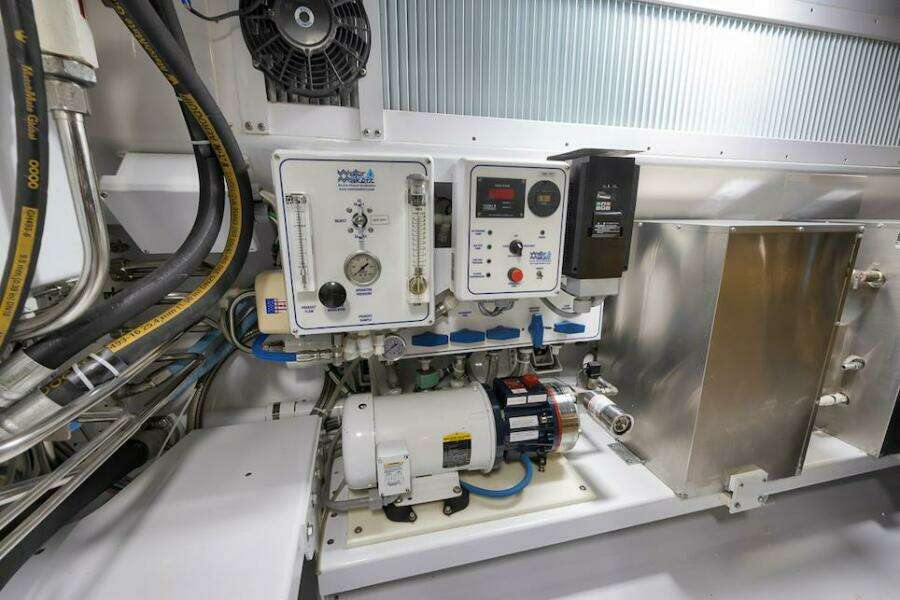 2016 Merritt 86' Enclosed Flybridge