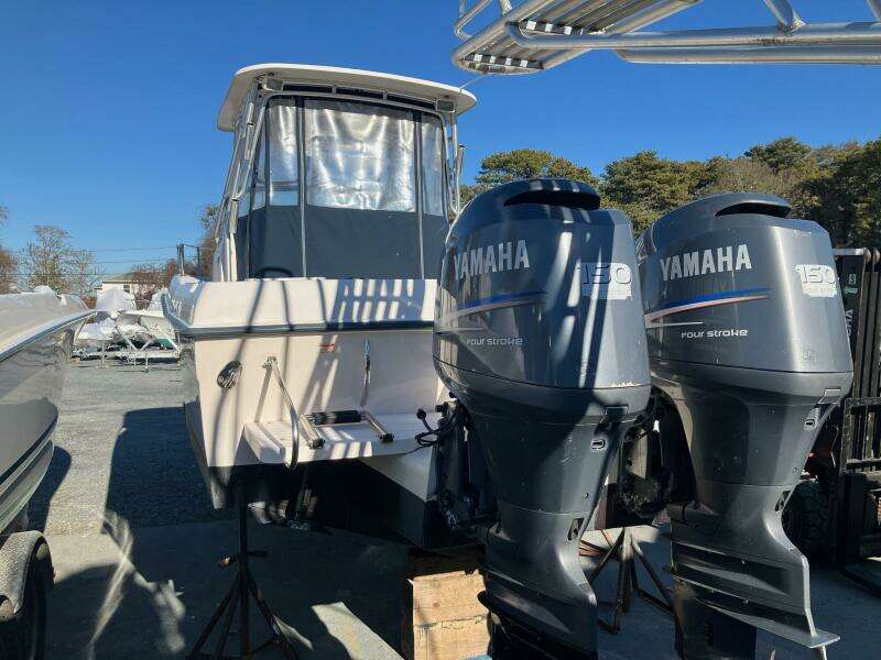 2004 Grady-White 232 Gulfstream