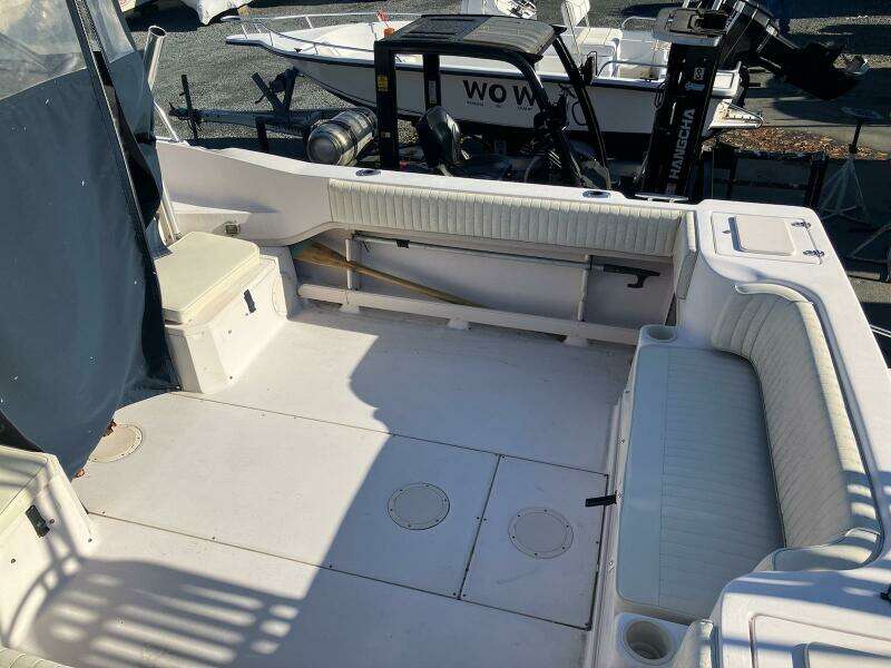 2004 Grady-White 232 Gulfstream