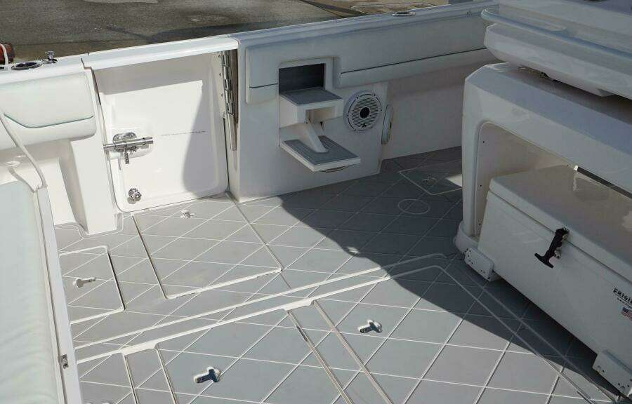 Talan't Show - Intrepid 40