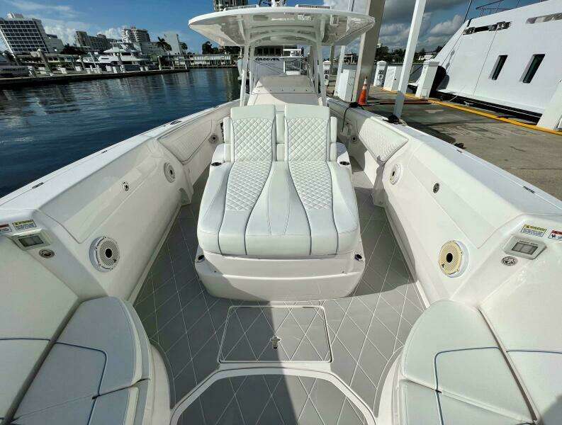 Talan't Show - Intrepid 40