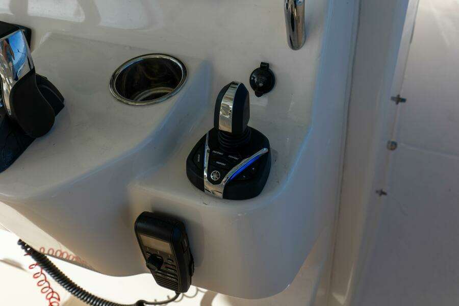 2022 32 Grady White Canyon 326 Electronics (4)