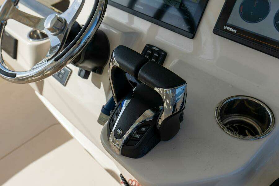 2022 32 Grady White Canyon 326 Electronics (5)