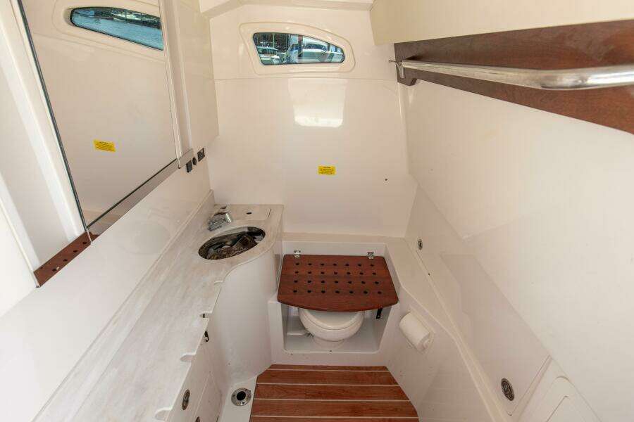 2022 32 Grady White Canyon 326 Head (1)