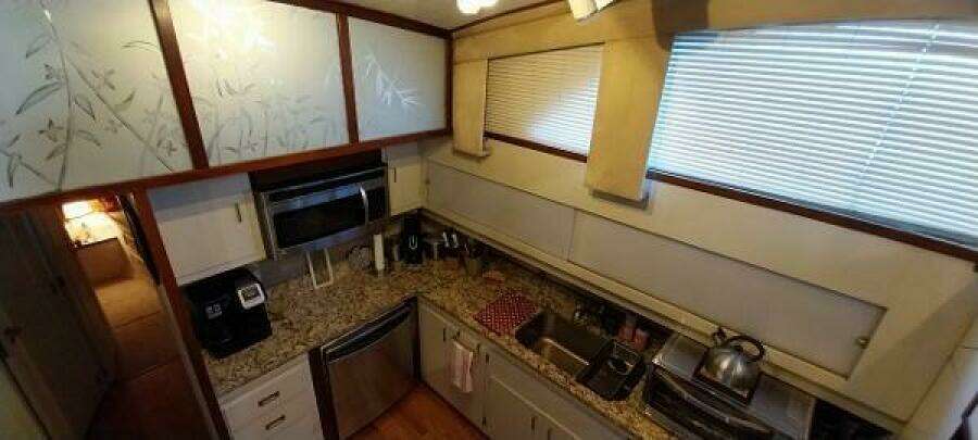 1976 Bertram Flybridge MY