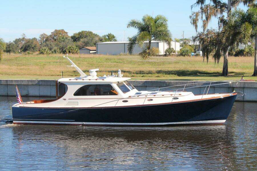 2005 Hinckley Talaria 44 Motor Yacht