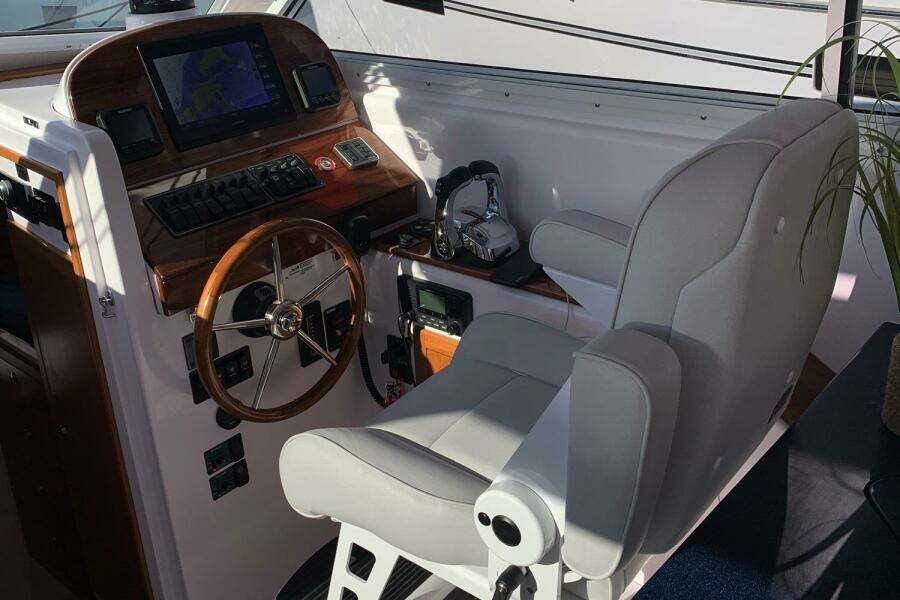 2020 True North 34 Outboard