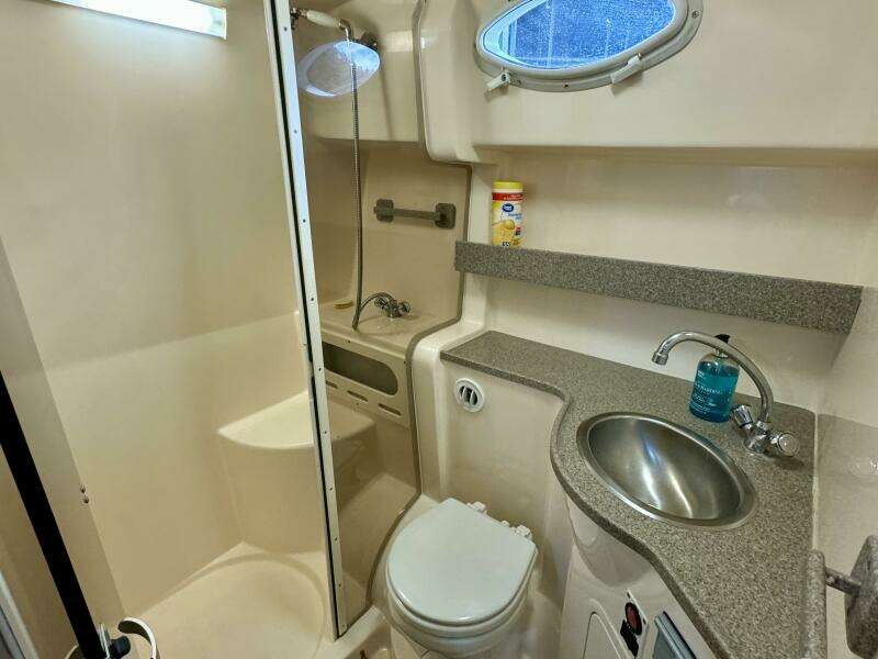 2004 Rinker 342 Fiesta Vee