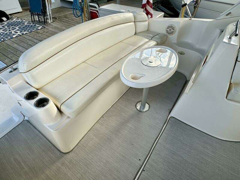 2004 Rinker 342 Fiesta Vee