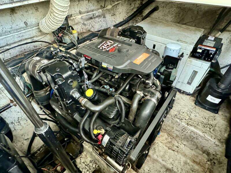 2004 Rinker 342 Fiesta Vee