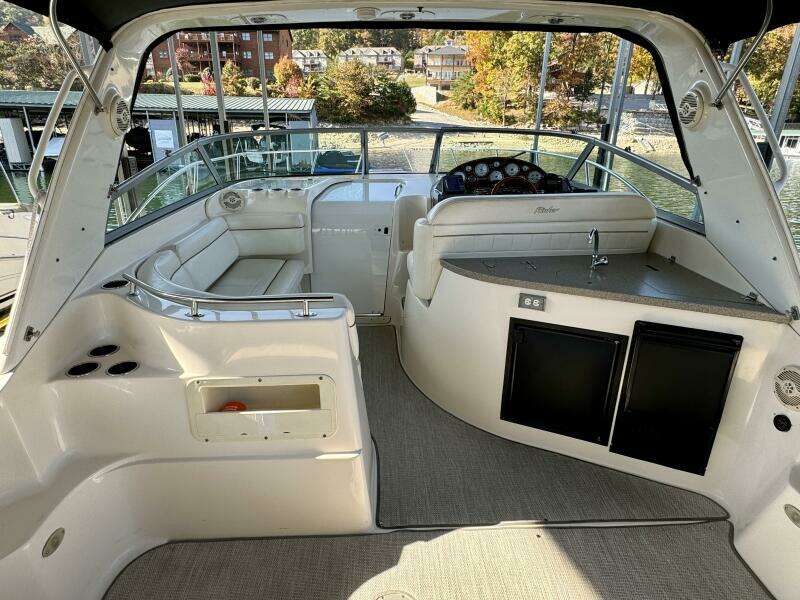 2004 Rinker 342 Fiesta Vee