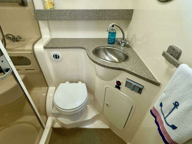 2004 Rinker 342 Fiesta Vee