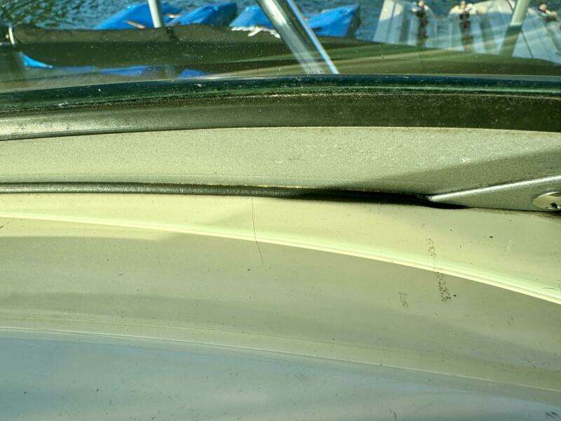 2004 Rinker 342 Fiesta Vee