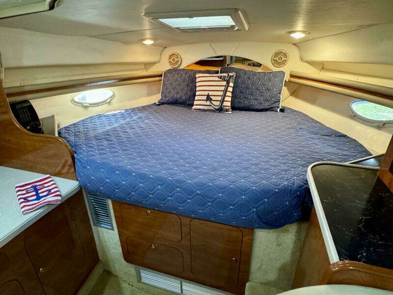 2004 Rinker 342 Fiesta Vee