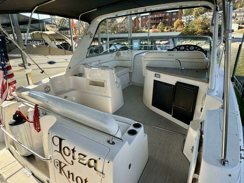 2004 Rinker 342 Fiesta Vee