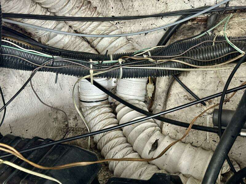 2004 Rinker 342 Fiesta Vee