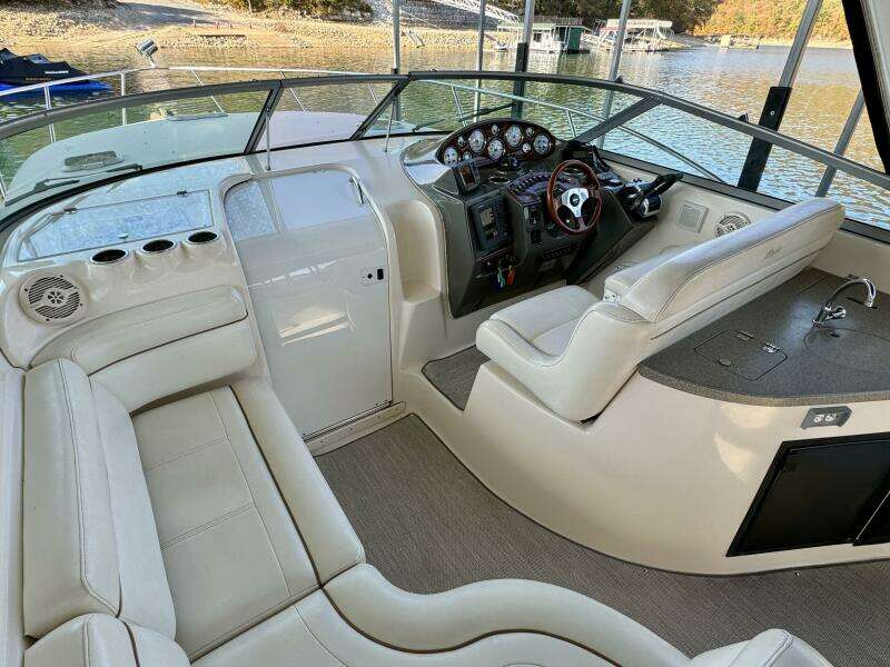 2004 Rinker 342 Fiesta Vee