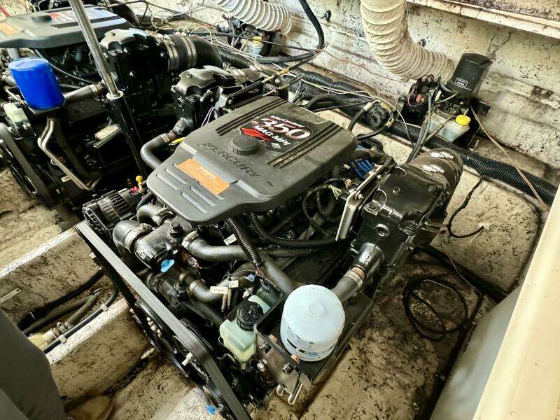 2004 Rinker 342 Fiesta Vee