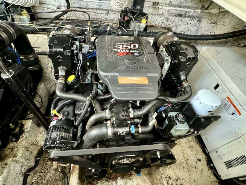 2004 Rinker 342 Fiesta Vee