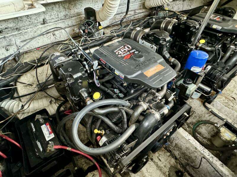 2004 Rinker 342 Fiesta Vee