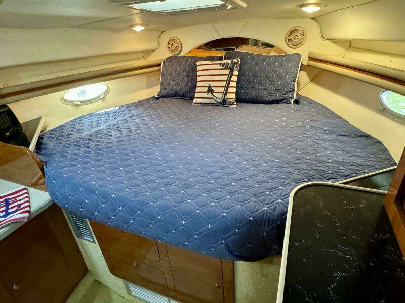 2004 Rinker 342 Fiesta Vee