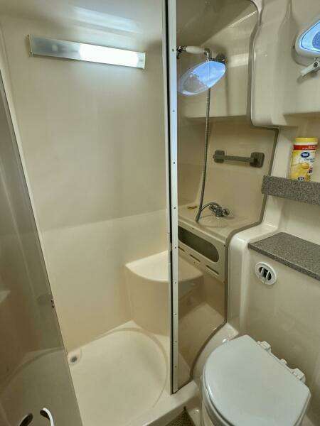 2004 Rinker 342 Fiesta Vee