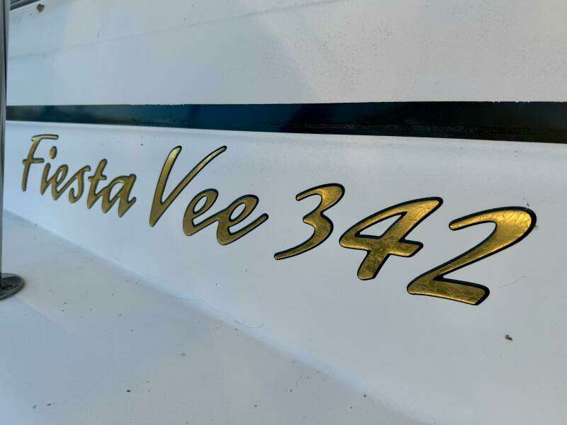 2004 Rinker 342 Fiesta Vee